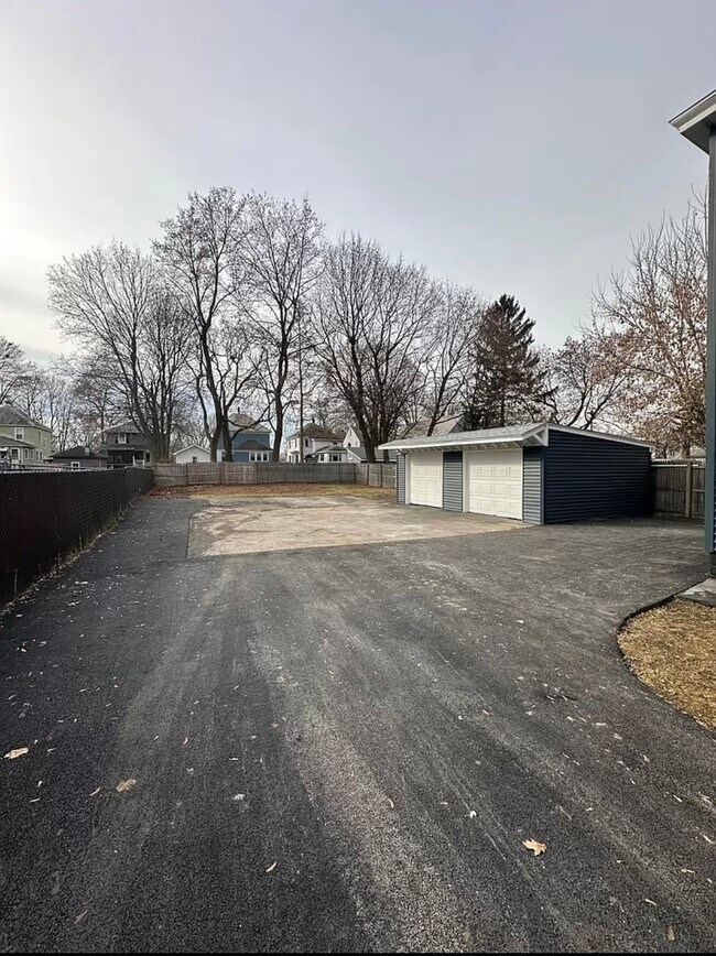 Building Photo - 19 Glen Ave