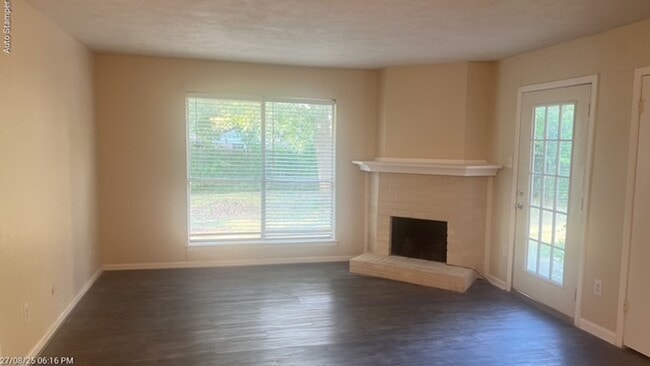 Building Photo - 421 Stonecreek Dr