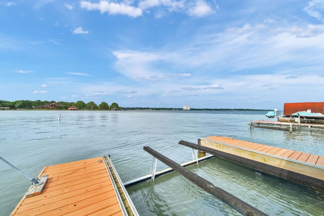 Building Photo - Experience the ultimate in lakefront lifes...