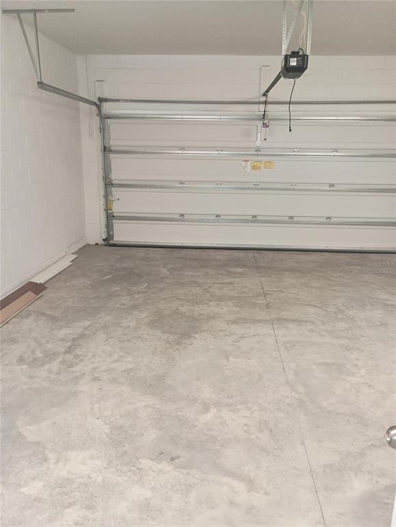 Building Photo - 7189 Dilly Lake Ave