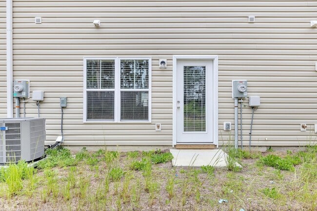 Building Photo - Buckhorn Townhome Available in February!