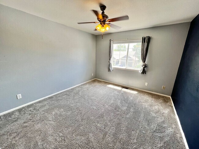 Building Photo - Beautiful 3 bed 2.5 Bath Home in East Loveland, CO!