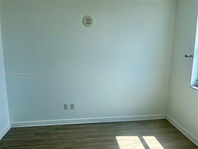 Building Photo - 2665 SW 37th Ave