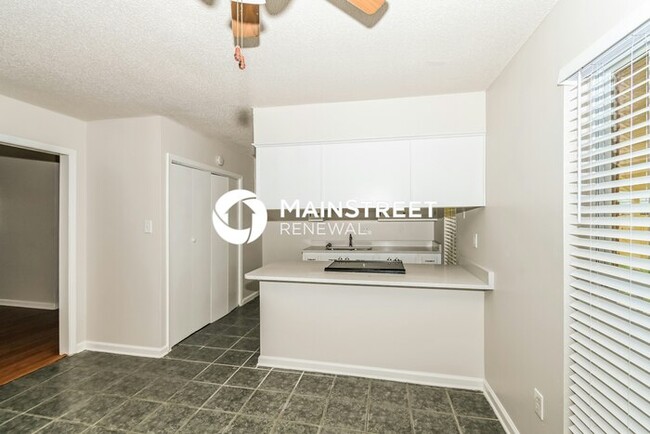 Building Photo - 3925 Shadow Oaks Pkwy