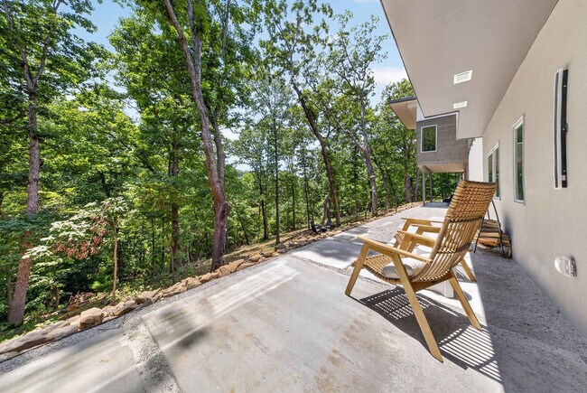 Building Photo - 6 Ridgewell Ln