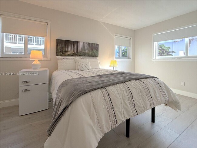 Building Photo - 541 Blue Heron Dr