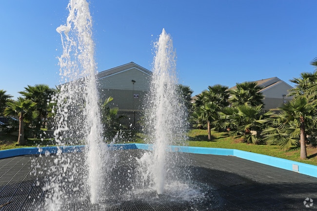Water Splash Pads - Falls of Braeswood