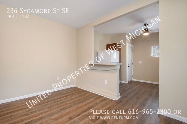 Building Photo - 236 Sycamore St SE