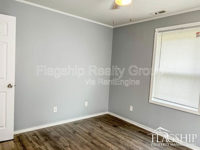 Building Photo - 122 Blaire Ln