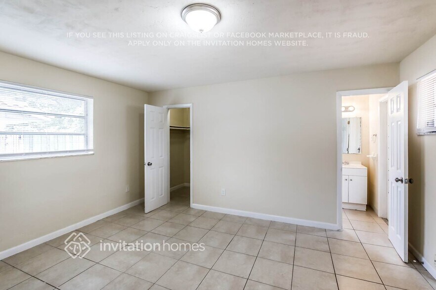 Building Photo - 4641 NW 7th Dr