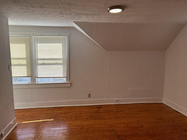 Building Photo - 7058 Mitchell Ave