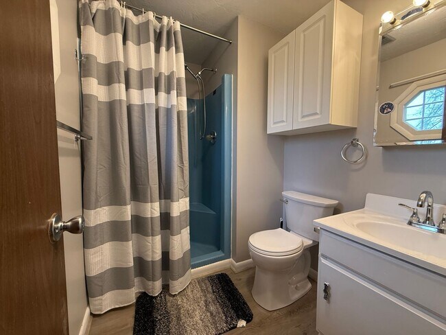 Building Photo - Private and Serene Beauty