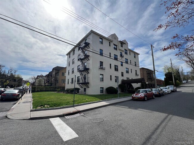 Building Photo - 240 Alpine Pl