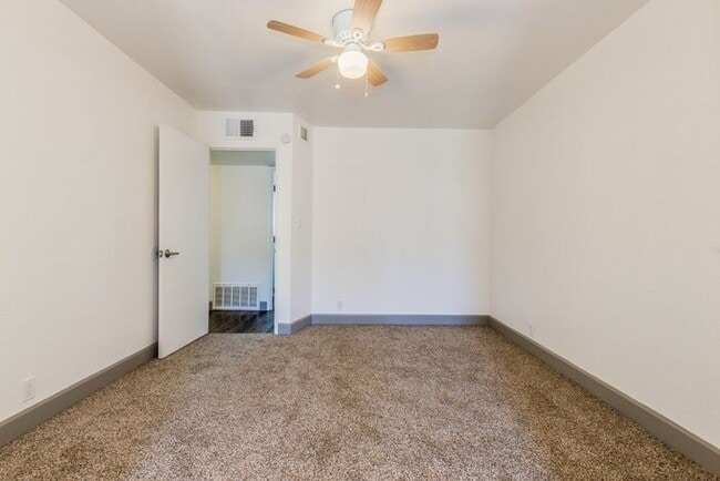 Building Photo - 1637 W Cinnabar Ave