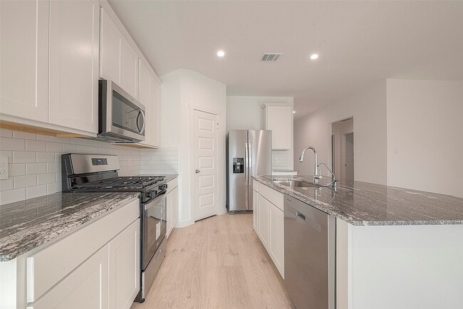 Building Photo - 4906 Edgewood Dr