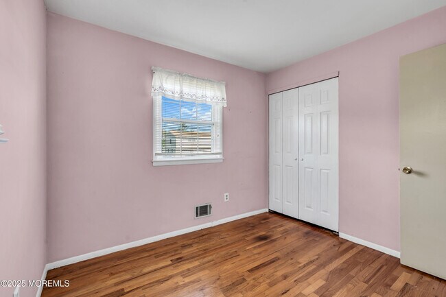 Building Photo - 353 Cokes Dr