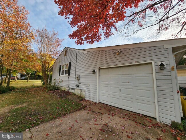 Building Photo - 540 Londontown Rd