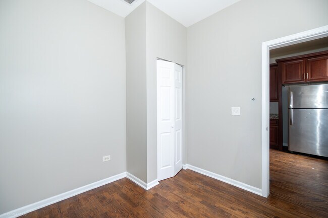 Building Photo - 4326 S Calumet Ave