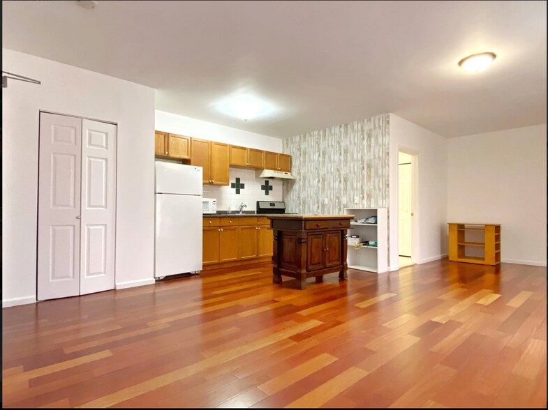 Building Photo - 701 Chestnut St