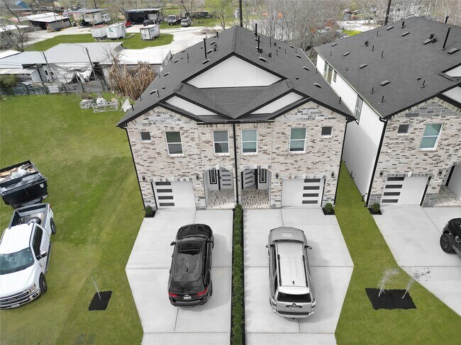 Building Photo - 13106 Donegal Way