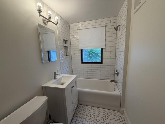 Building Photo - 460 S Mazon St