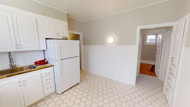 Building Photo - KJKLLC-Carlton Street