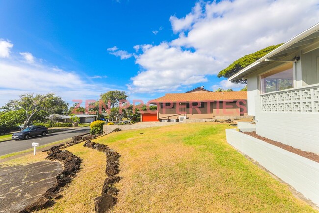 Building Photo - Lower Waialae Iki 3 Bedroom, 2 Bath Single...