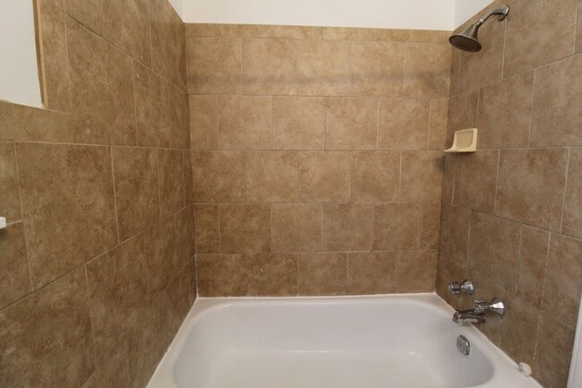 Building Photo - 2 Bedroom 1 Bath Home In Mission Kansas