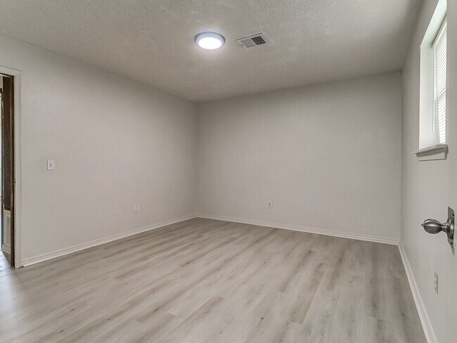 Building Photo - 2b 2ba in Piedmont Schools