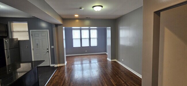 Building Photo - 6846 S Cornell Ave