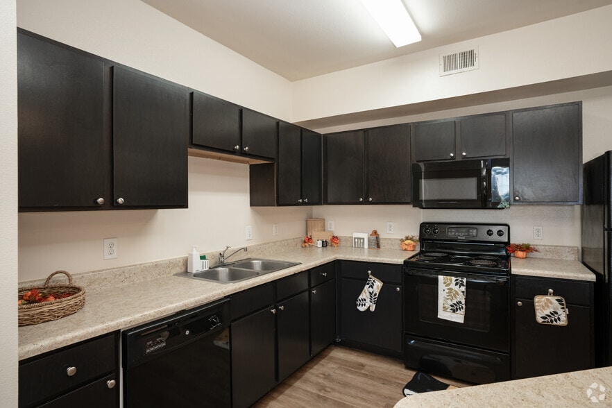 Primary Photo - Paseo Pointe