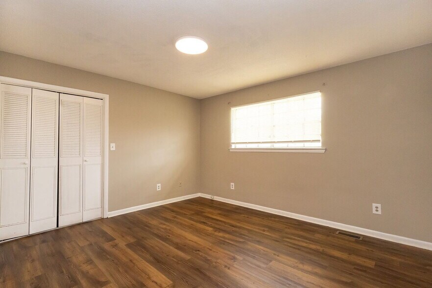 Building Photo - 3640 Missionaire Ave