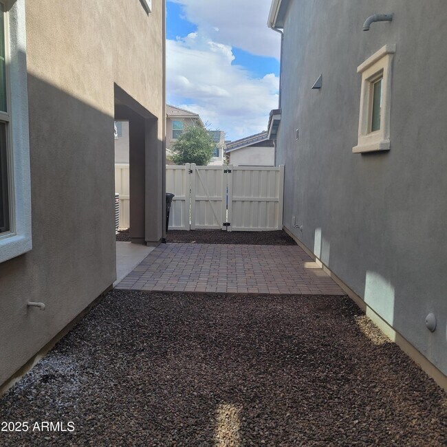 Building Photo - 2258 S Wallrade Ln