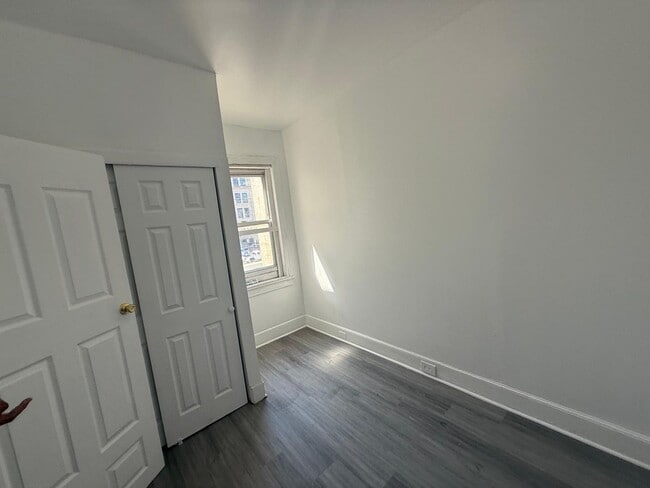 Building Photo - 27 Wilkinson Pl