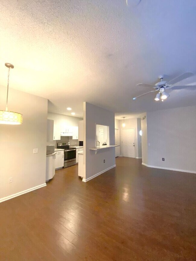 Building Photo - 3 miles to Wrightsville Beach! 1 Block from Mayfair Shopping! Ground unit, 2BR,2 baths, Leeward V...