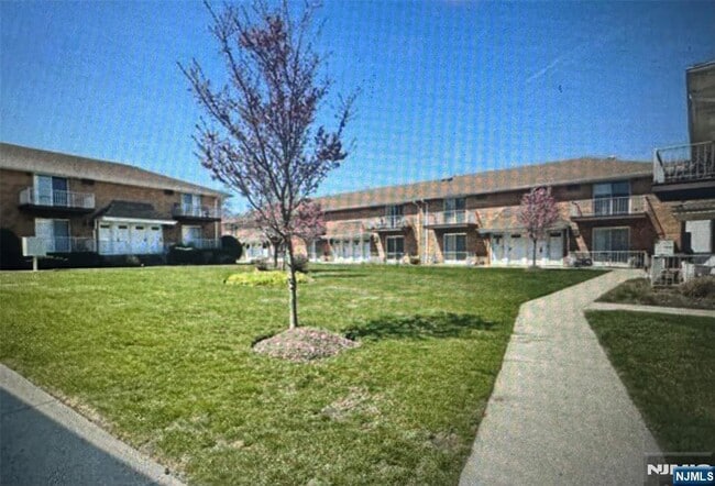 Building Photo - 15 Cottage St