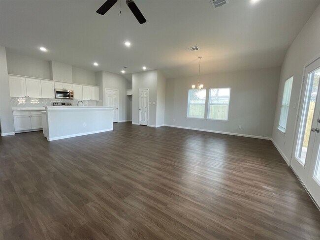Building Photo - 1055 Rd 5736