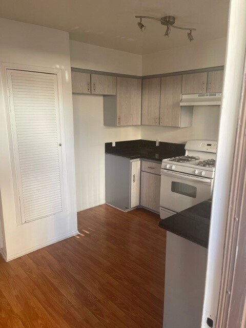 Building Photo - 3228 Honolulu Ave