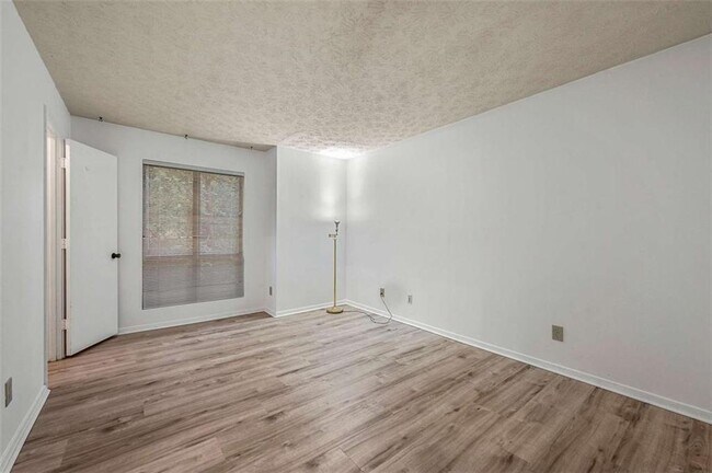 Building Photo - 1306 McClelen Way