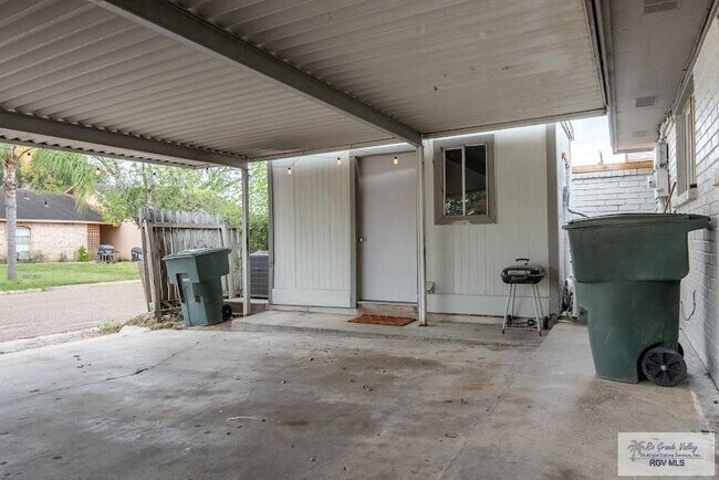 Building Photo - 1809 S Williams Ln