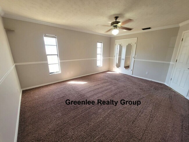 Building Photo - Large 3 Bed/2Bath/2 Car Garage Home in Port Richey- 1914 sqft!