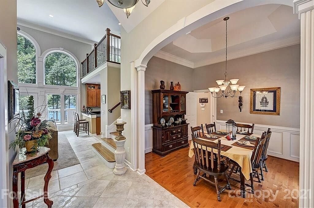 Building Photo - 2427 Mt Isle Harbor Dr