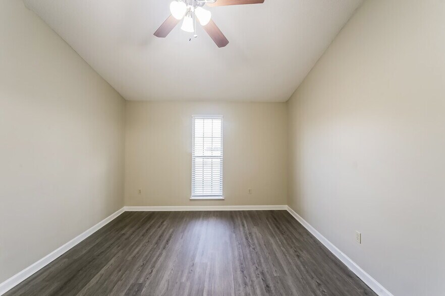 Building Photo - 6845 Dunbarton Dr