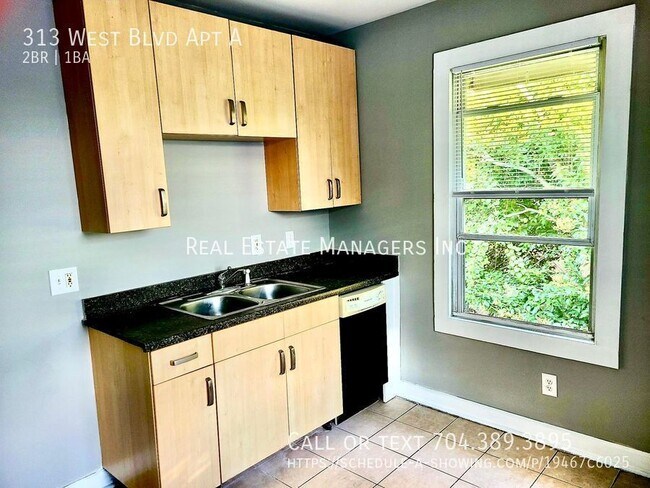 Building Photo - 2 Bedroom 1 Bathroom unit with balcony