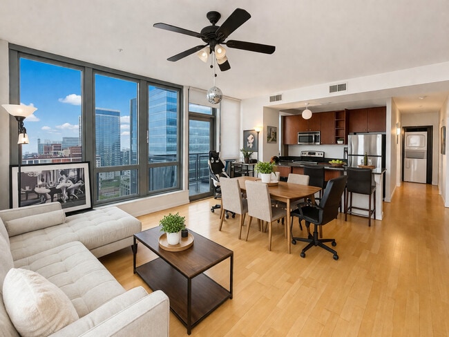 Building Photo - 565 W Quincy St