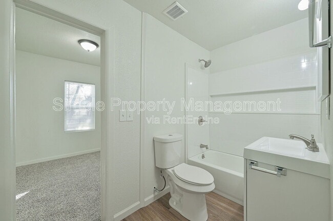 Building Photo - 3608 NW 16th St