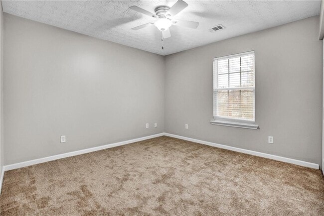Building Photo - 241 Village Square Dr