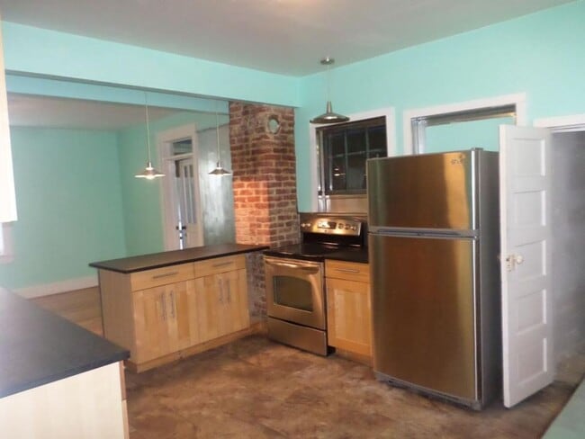 Building Photo - 1075 Cambria St NE