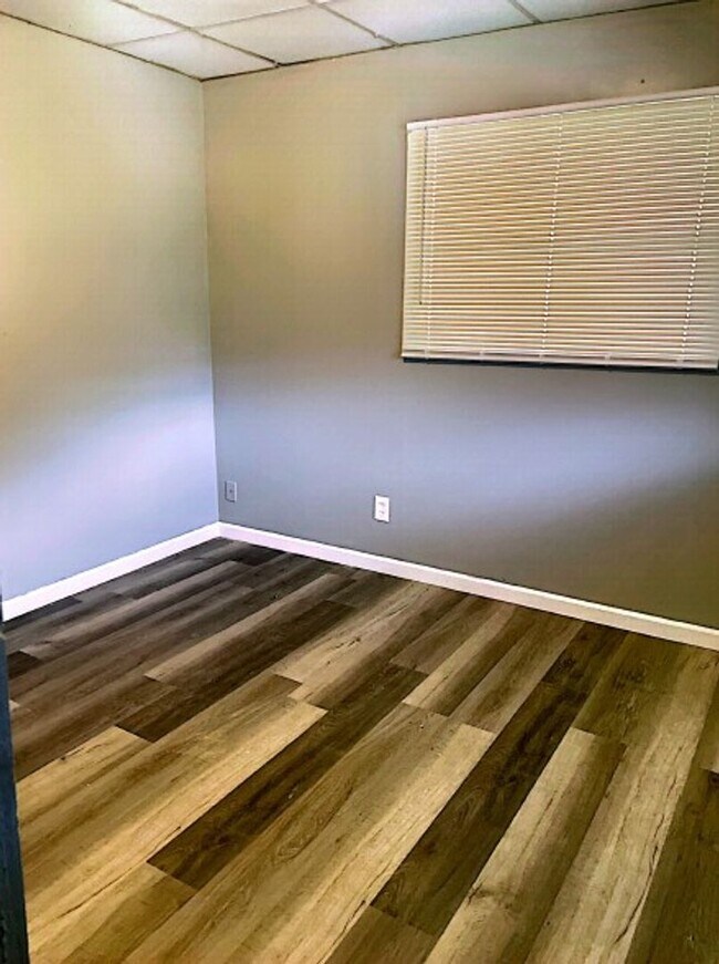 Building Photo - Available now! Great 2 bedroom with AC and detached garage!