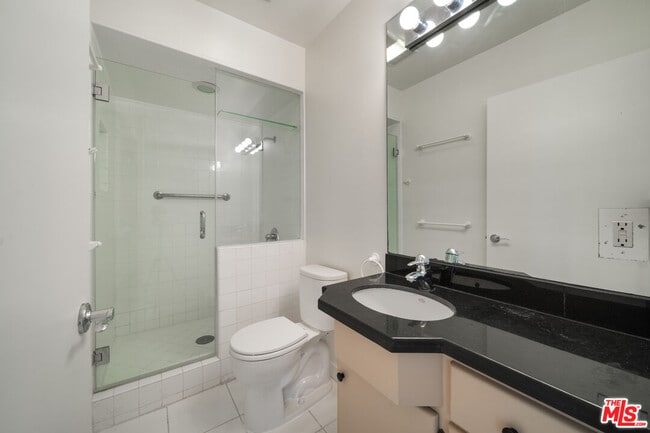 Building Photo - 726 W 37th St